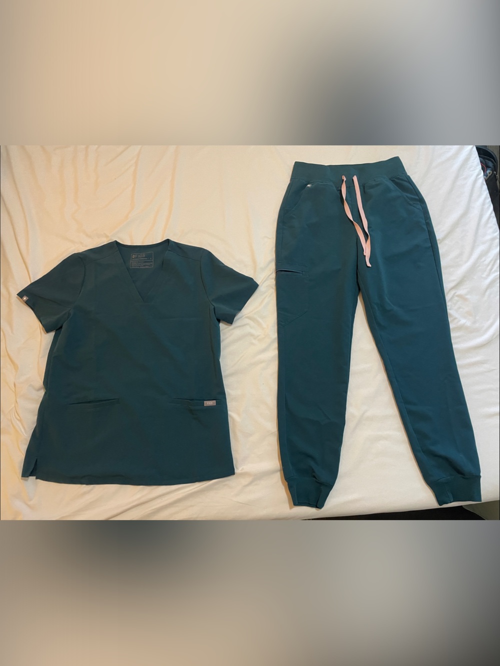 Figs Caribbean Blue Zamora™ HW Jogger Scrub Pants & Casma™ 3 Pocket Scrub Top